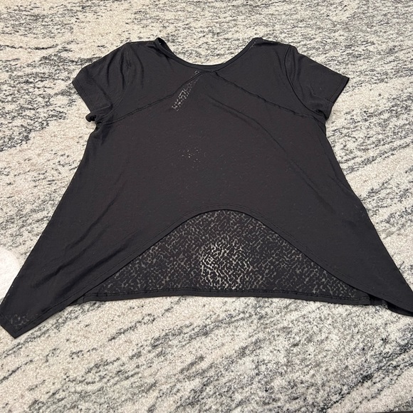 Lululemon Loop Around Tee - Picture 2 of 6